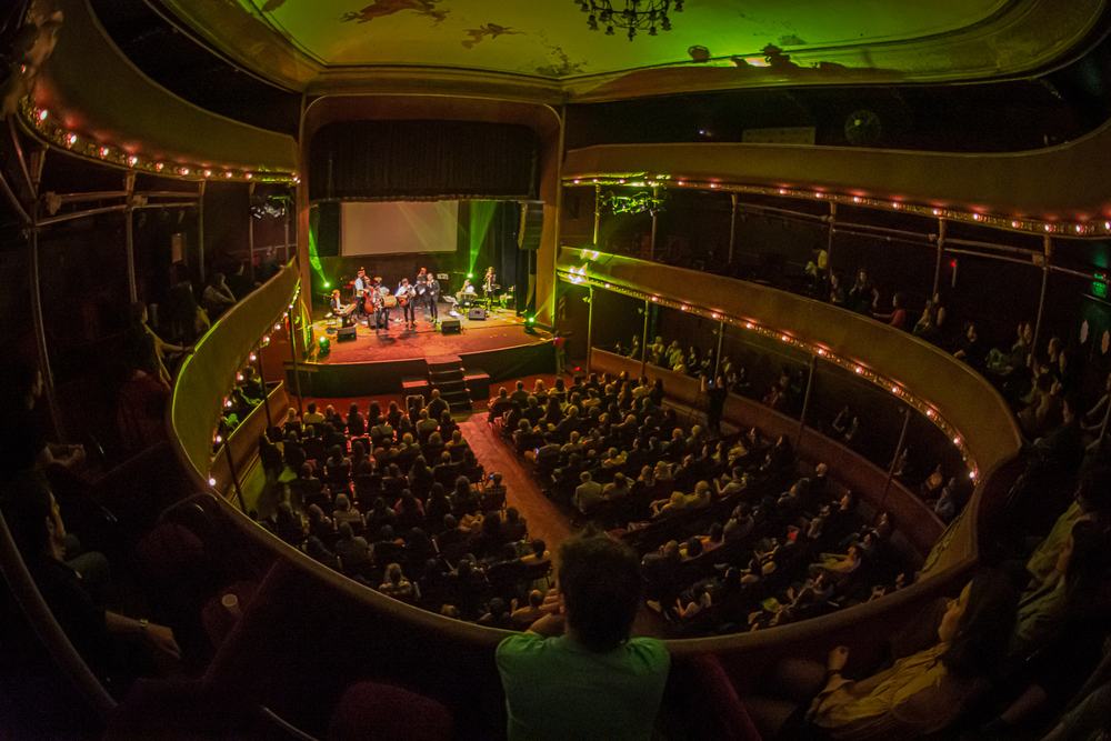 Teatro lleno visto desde el palco