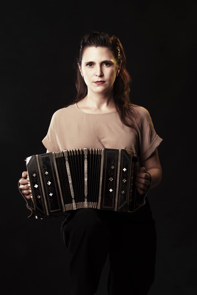 Sofía Calvet con su bandoneón